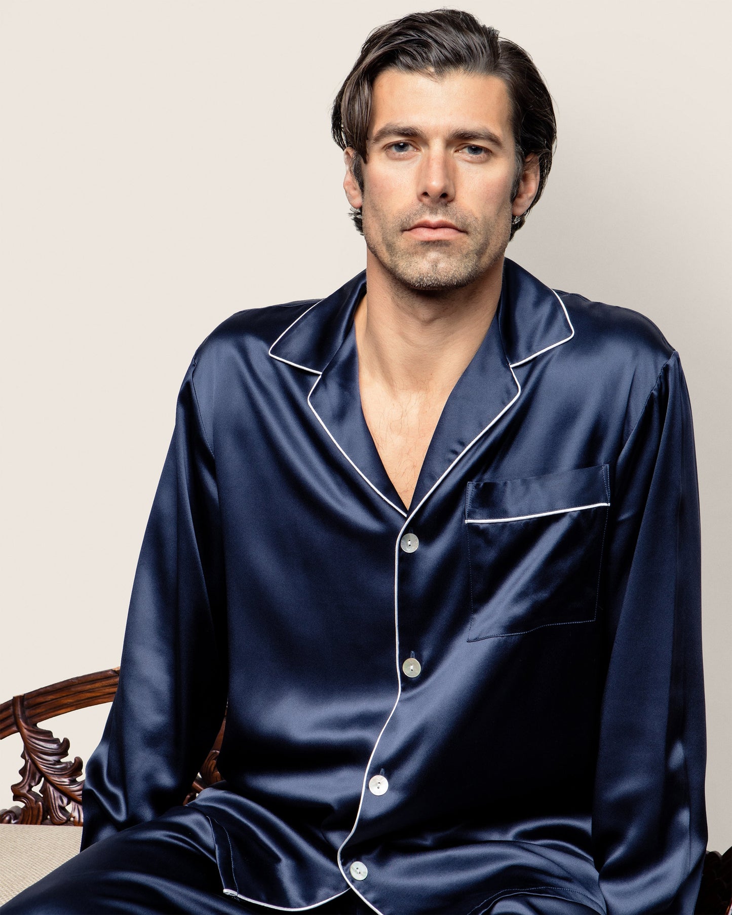 Ensemble de pyjama en soie bleu marine