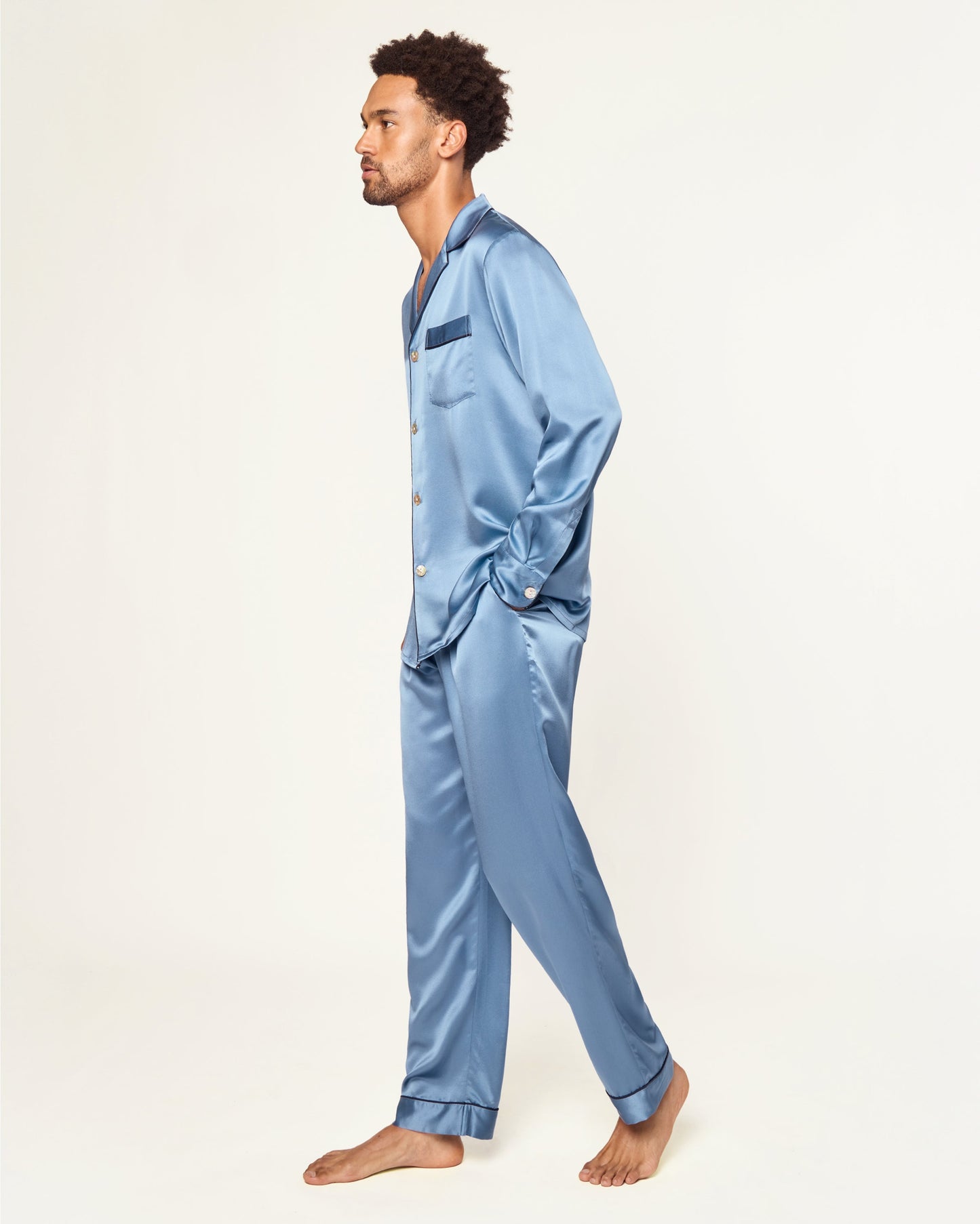 Ensemble de pyjama en soie bleu mystique