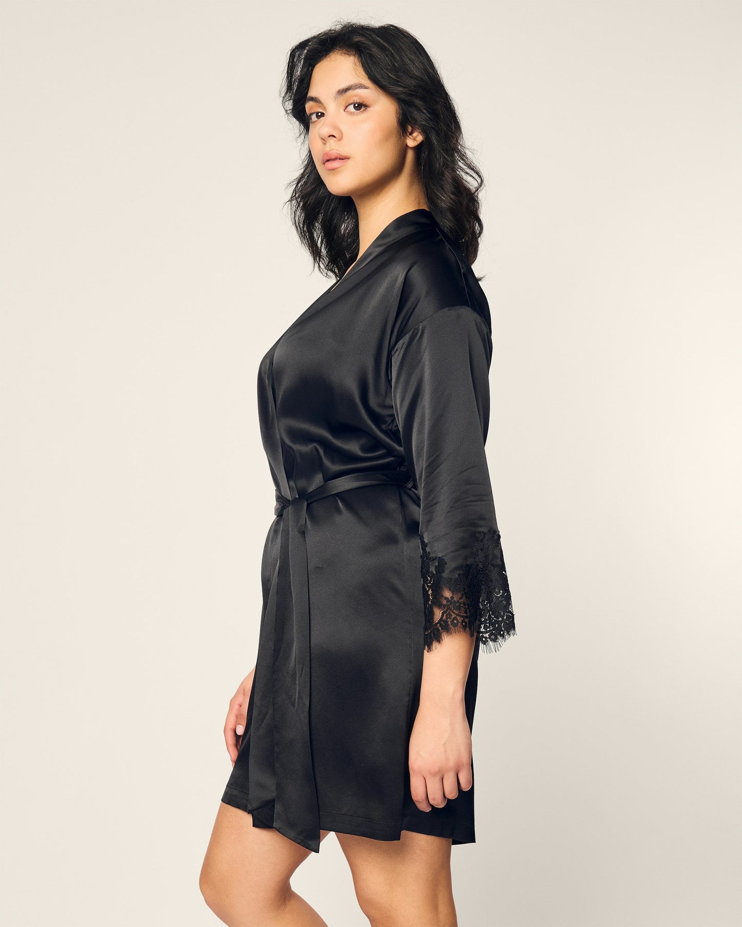 Robe de chambre en dentelle de soie noire