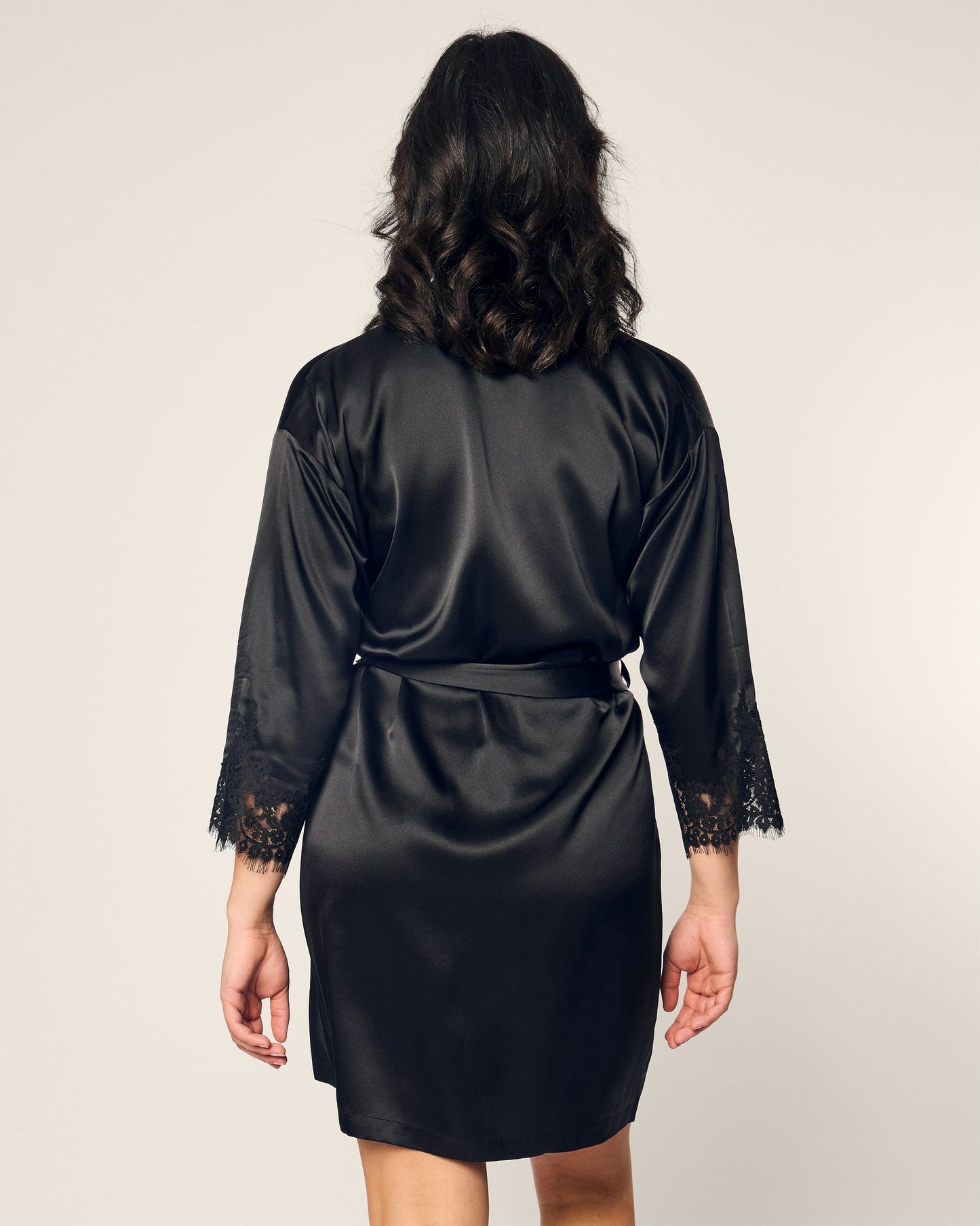 Robe de chambre en dentelle de soie noire