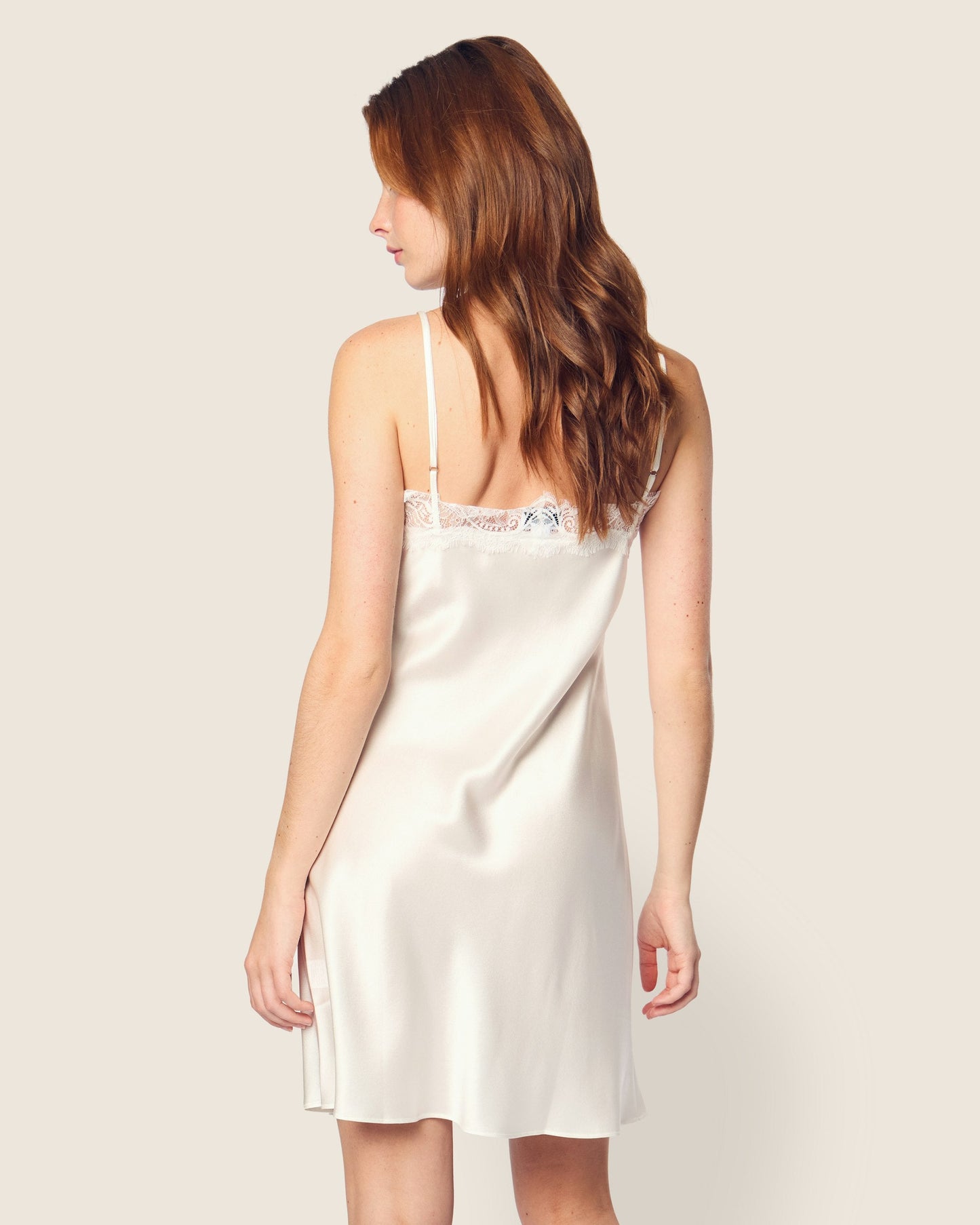Robe nuisette en dentelle de soie blanche