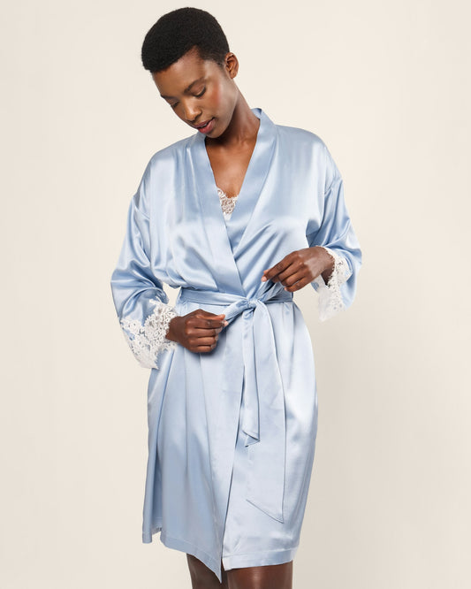 Robe de chambre en dentelle de soie pervenche